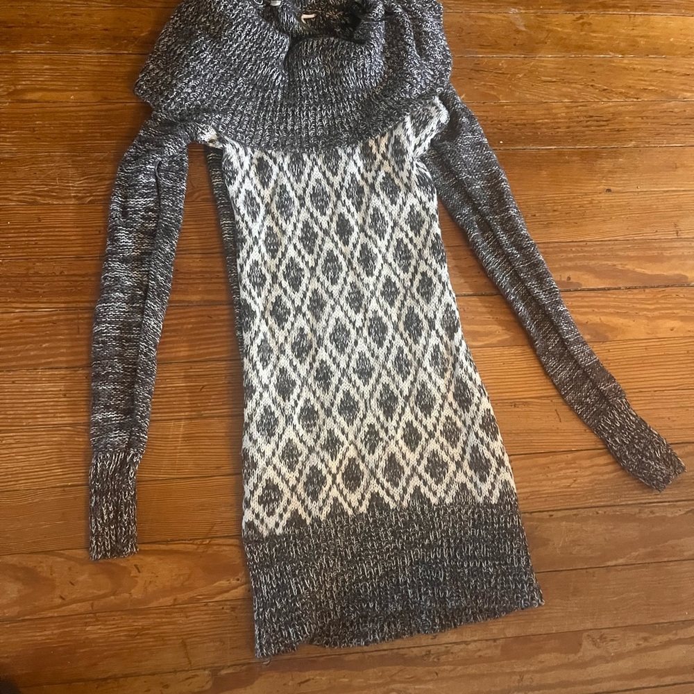 Gray and White Patterned Women's Sweater